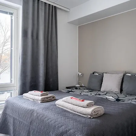Apartment Near The Train Station, Free Parking &netflix