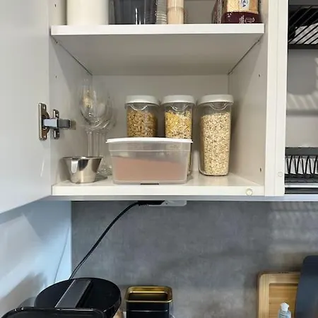 Near The Train Station, Free Parking &netflix Apartment *