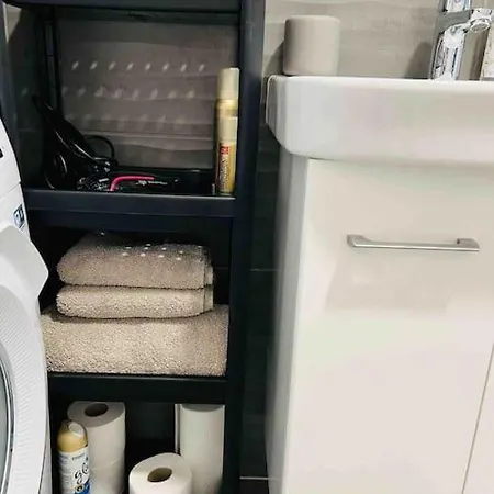 Near The Train Station, Free Parking &netflix *