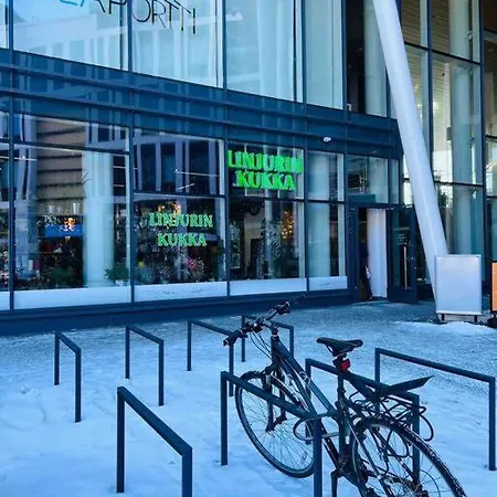 Apartment Near The Train Station, Free Parking &netflix