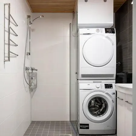 Apartment Near The Train Station, Free Parking &netflix