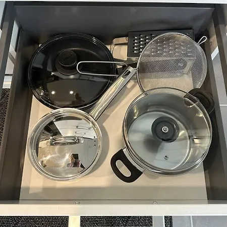 Near The Train Station, Free Parking &netflix Apartamento