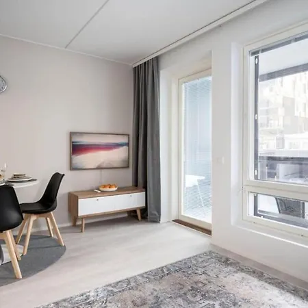 Near The Train Station, Free Parking &netflix *