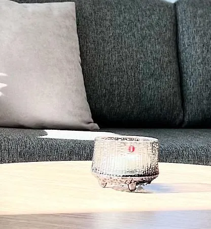 Near The Train Station, Free Parking &netflix *