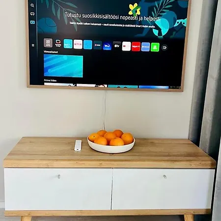 Near The Train Station, Free Parking &netflix