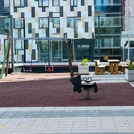 Near The Train Station, Free Parking &netflix *