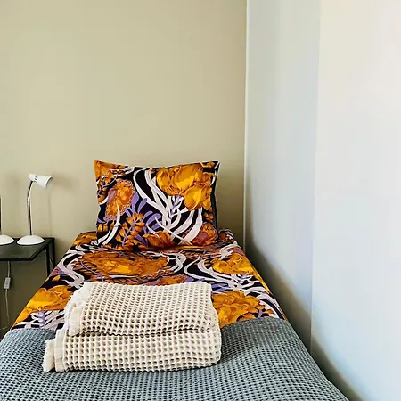 Near The Train Station, Free Parking &netflix *