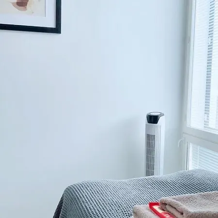 Near The Train Station, Free Parking &netflix Apartment