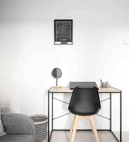 Near The Train Station, Free Parking &netflix