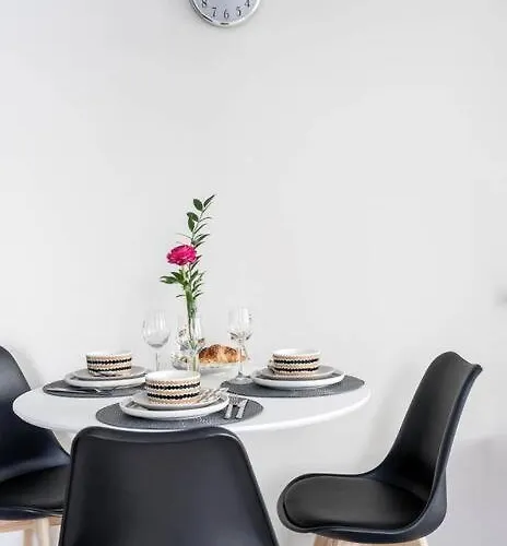 شقة Near The Train Station, Free Parking &netflix كوبيو