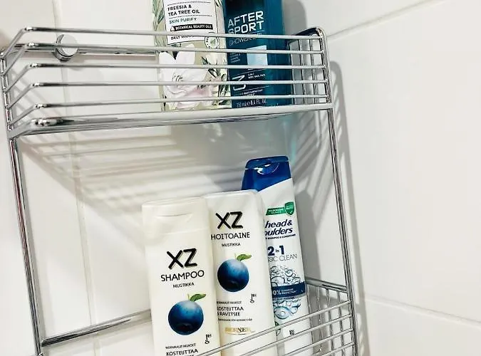 Near The Train Station, Free Parking &netflix