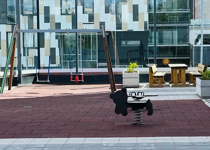 Near The Train Station, Free Parking &netflix *