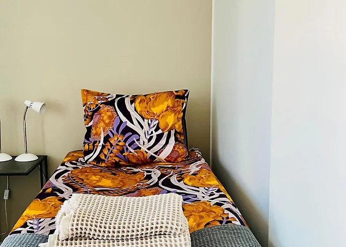 Near The Train Station, Free Parking &netflix *